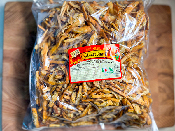 Нитка ЖАРЕНАЯ "Чеснок с зеленью" Oktobersnack 1 кг (сырный продукт) в Ачинске