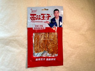 Кета (чипсы) вяленая 20 гр.: Мучные полоски КРАСНЫЕ со вкусом пряной говядины 76 гр