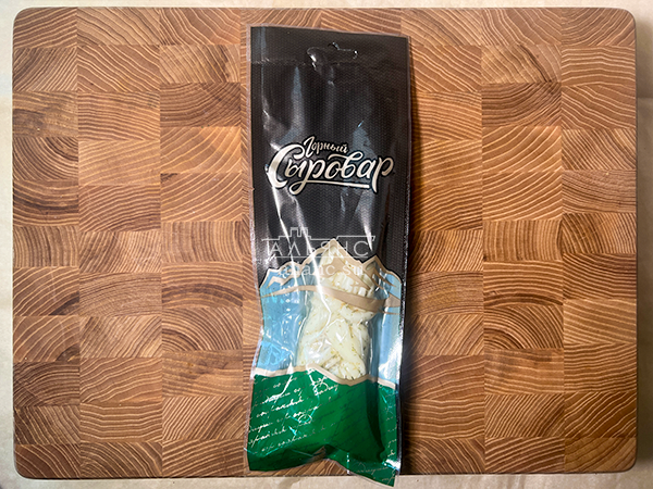 Сыр 100 гр ГОРНЫЙ СЫРОВАР (Косичка с укропом и чесноком) в Ачинске