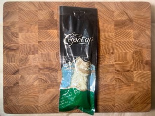 Другие закуски: Сыр 100 гр ГОРНЫЙ СЫРОВАР (Косичка с укропом и чесноком)