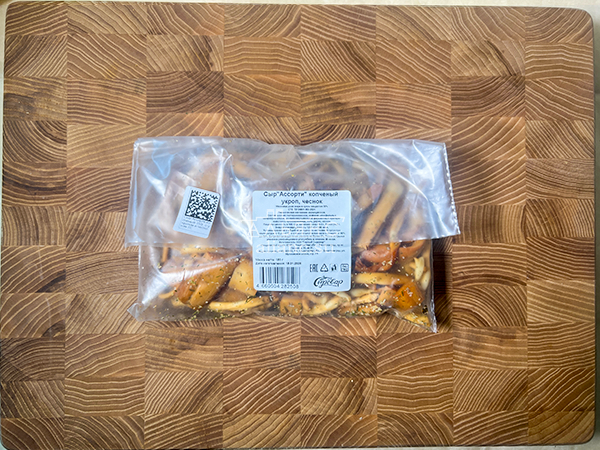 Сыр 150 гр ГОРНЫЙ СЫРОВАР (Ассорти копчёный с укропом и чесноком) в Ачинске