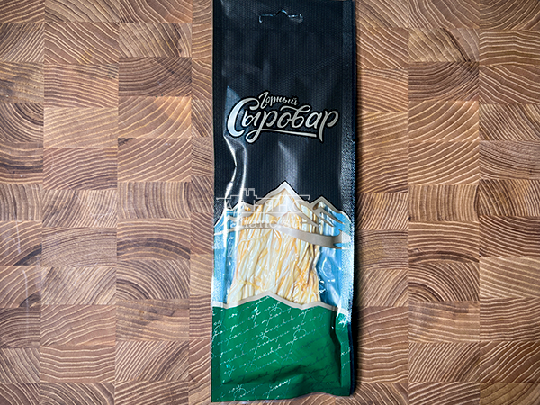 Сыр 60 гр ГОРНЫЙ СЫРОВАР (Паутинка копчёная) в Ачинске